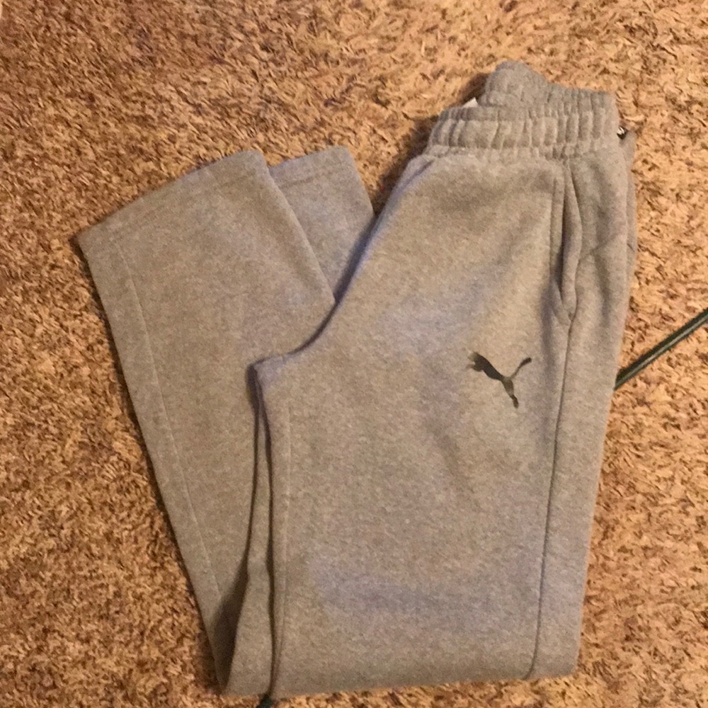 Men’s sweat pants.